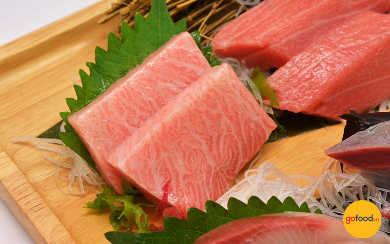 Sashimi bụng cá ngừ là món ăn đầy nghệ thuật sáng tạo