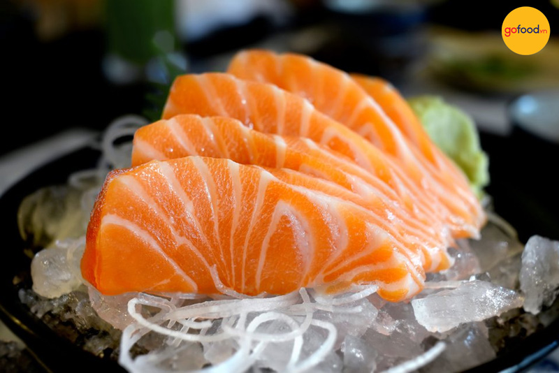 Sashimi cá hồi là món ăn ưa thích của người Nhật