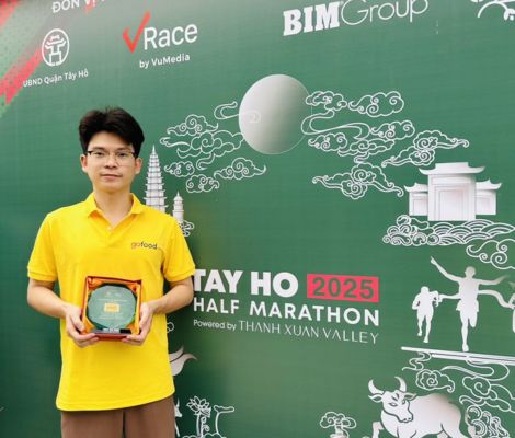 Không khí sôi động tại Tay Ho half marathon ngay lúc này