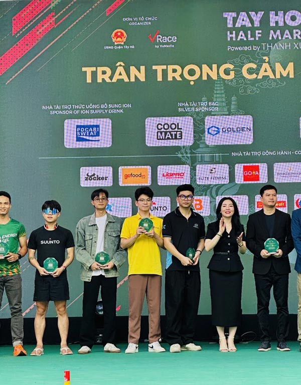 khong-khi-soi-dong-tai-tay-ho-half-marathon