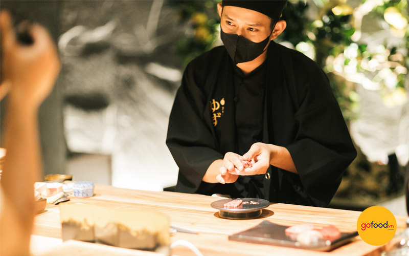 Gi&aacute; trải nghiệm phong c&aacute;ch ẩm thực Omakase l&agrave; từ 3-10 triệu đồng