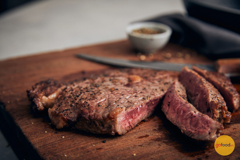 Làm steak với phần thăn bò