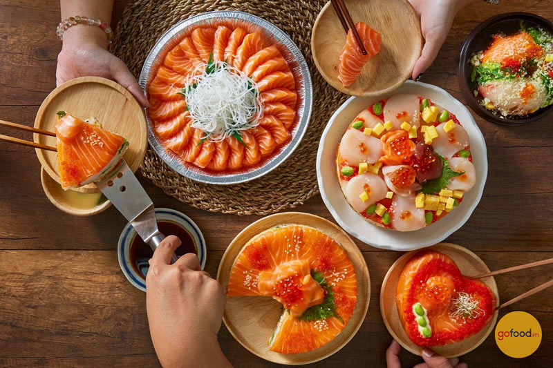 Những chiếc bánh từ sushi cá hồi tươi và các loại hải sản chất lượng