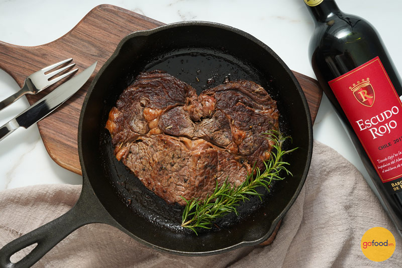 Món steak bò Mỹ được làm hình trái tim ngọt ngào
