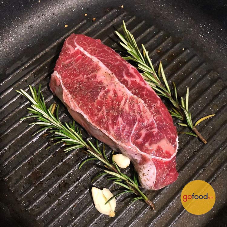 Thịt lõi nạc vai bò Mỹ làm Steak