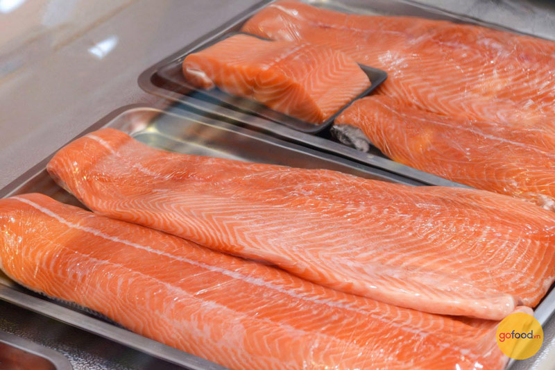 Cá hồi Nauy cần được bảo quản lạnh, nếu muốn dùng lâu thì nên để cá trong tủ đông