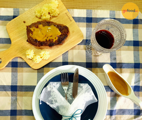 CÙNG CHỊ NHUNG THƯỞNG THỨC BEEFSTEAK MỀM MỌNG CÙNG RƯỢU VANG VÀ KHOAI TÂY NGHIỀN