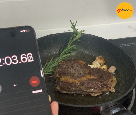 LẦN ĐẦU HÓA THÂN THÀNH ĐẦU BẾP ĐỂ CHẾ BIẾN STEAK CÙNG CHỊ THU – HÀ NỘI lan-dau-hoa-than-thanh-dau-bep-de-che-bien-steak-cung-chi-thu-–-ha-noi