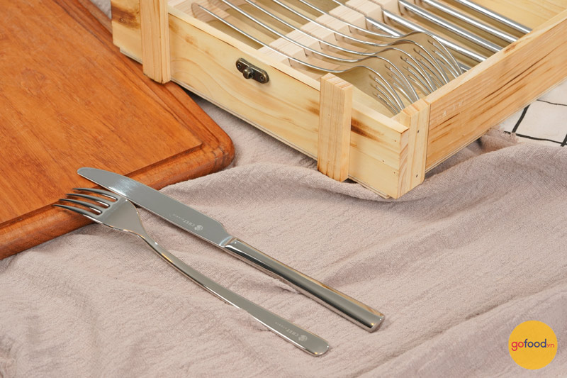 Dao nĩa có thể dễ dàng vệ sinh với khăn mềm và dầu rửa bát