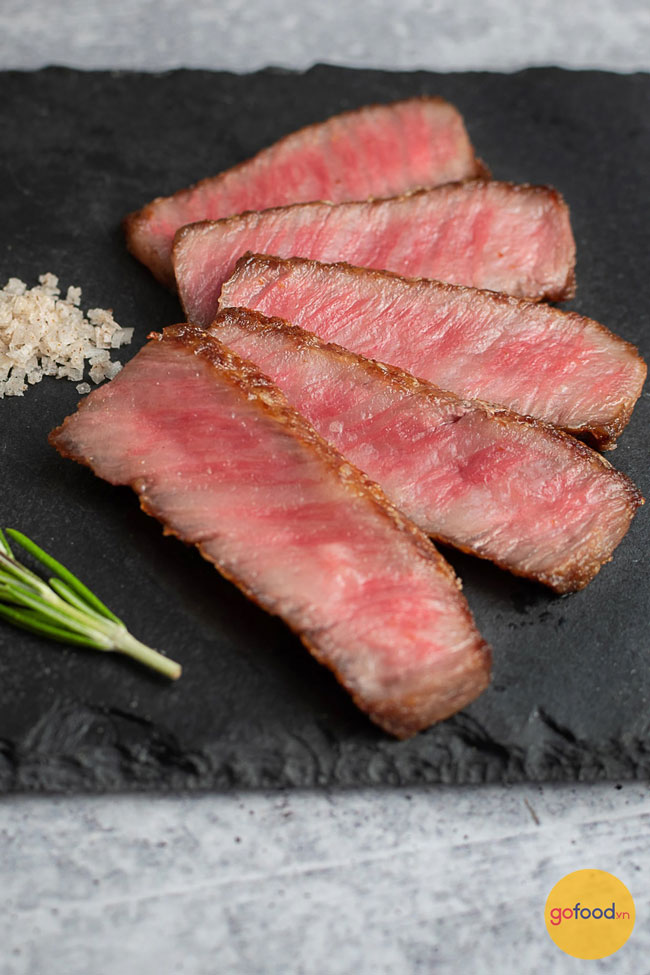 Steak từ bò Kobe cực hảo hạng