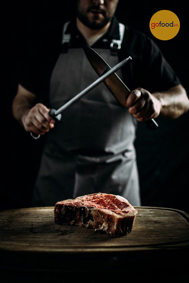Thịt được cắt gọt lớp ngoài, mất đi một phần trọng lượng