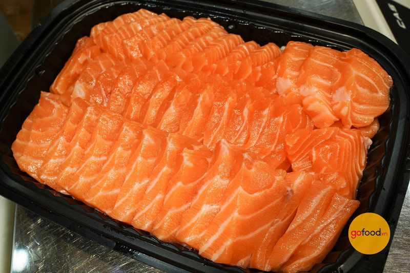 Món Sashimi cá hồi tươi mát chuẩn Nhật