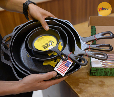 TẠI SAO MỖI GIA ĐÌNH NÊN SỞ HỮU ÍT NHẤT MỘT CHIẾC CHẢO GANG LODGE?