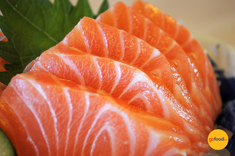 Sashimi cá hồi là món ăn chứa nhiều chất dinh dưỡng và có lợi cho sức khỏe