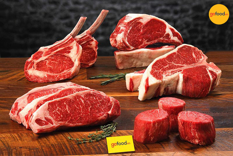 Các phần thịt bò Mỹ có màu đỏ tươi sáng, vân mỡ đều