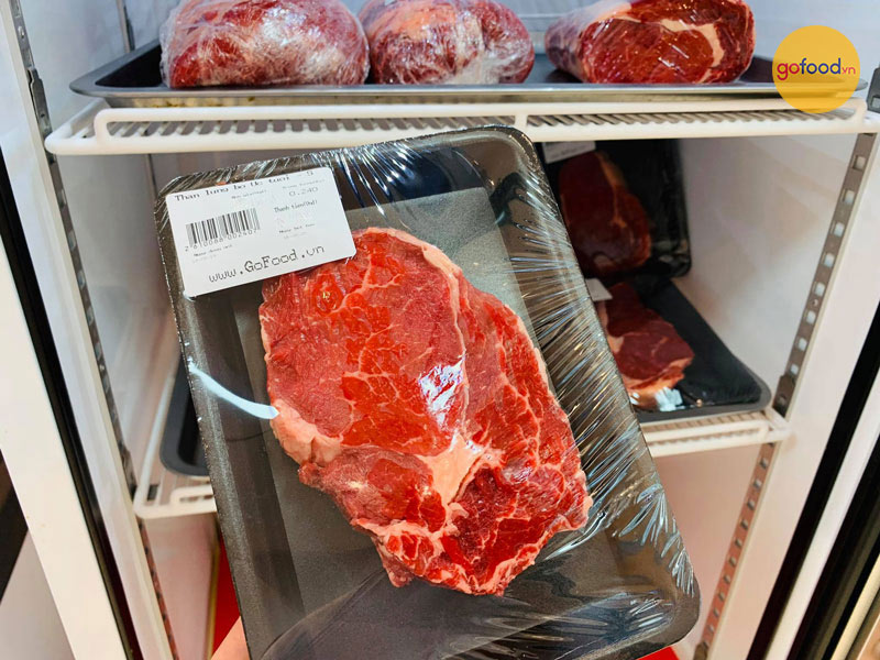 Thịt bò Úc được bọc kín và bảo quản trong tủ mát chuyên dụng