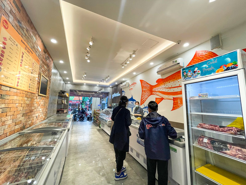 Không gian cửa hàng Gofood Ngọc Lâm rộng rãi, thông thoáng
