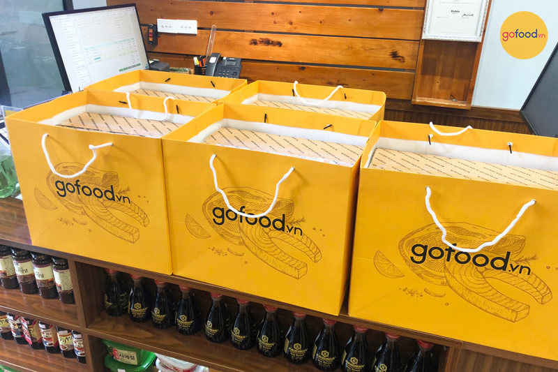 Các túi quà tự chọn theo yêu cầu của khách hàng được đội ngũ Gofood chuẩn bị