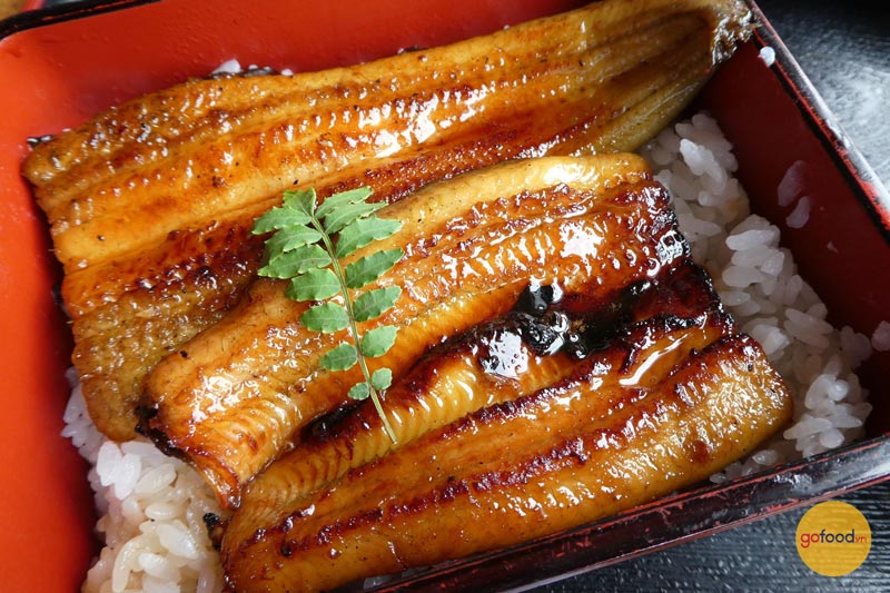 Lươn nướng Nhật ăn cùng cơm trắng rất ngon
